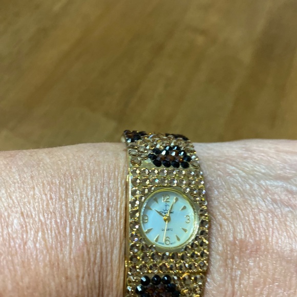 CACHE CRYSTAL ANIMAL PRINT BRACELET CUFF WATCH - Picture 7 of 7